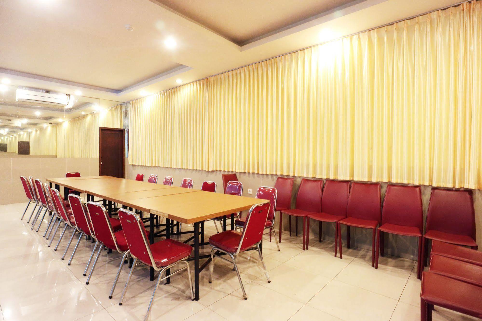 Agraha Andalas Hotel ماكاسار المظهر الخارجي الصورة